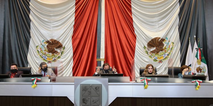 Iniciativas a favor de trabajadores y derechos de las mujeres