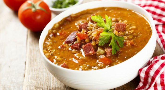 Cocina las mejores lentejas charras ¡con chorizo y salchicha!