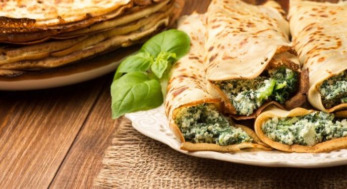 Crepas de avena rellenas de espinacas con queso crema
