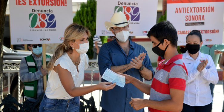 Lleva Gobernadora Pavlovich apoyos a habitantes de Ónavas, Suaqui Grande y San Javier