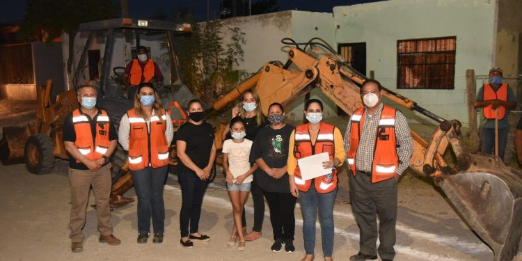 Continuan trabajos de pavimentación en Hermosillo ahora en Los Olivos