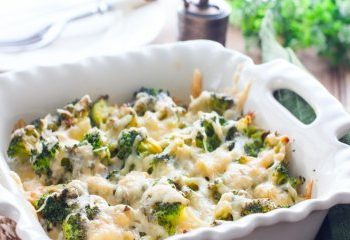 Cremoso pollo con brócoli en salsa Alfredo