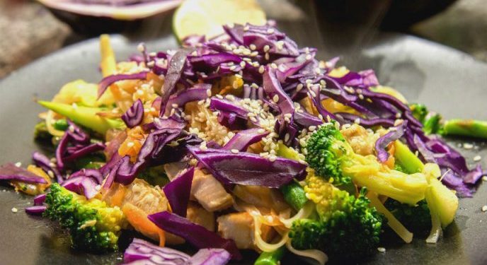 Ensalada de pollo y col