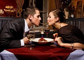 ¿Quién debe pagar cuando salimos en pareja?