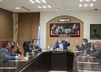 Aprueban exhorto a autoridades estatal y federal en materia de educación y adicionan Ley de Profesiones