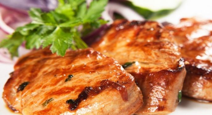 Jugosas chuletas de cerdo en salsa de mostaza, ¡listas en 4 pasos!