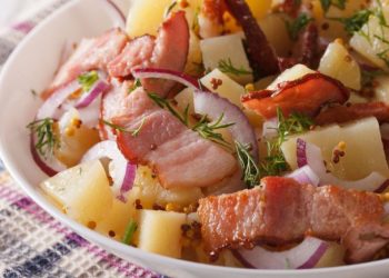 Cremosa ensalada de papa y tocino