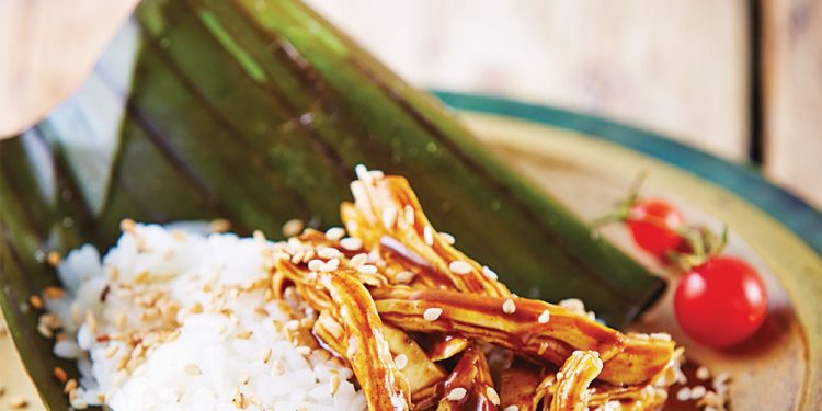 Tamales de arroz con mole