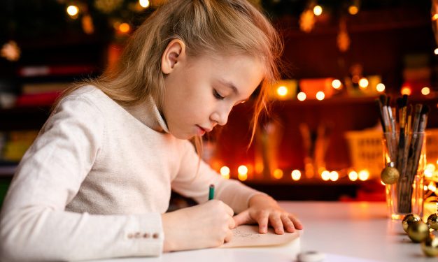 Ilusiona a los niños con el arte de escribir una carta