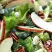 Ensalada de espinacas, manzana y queso de cabra