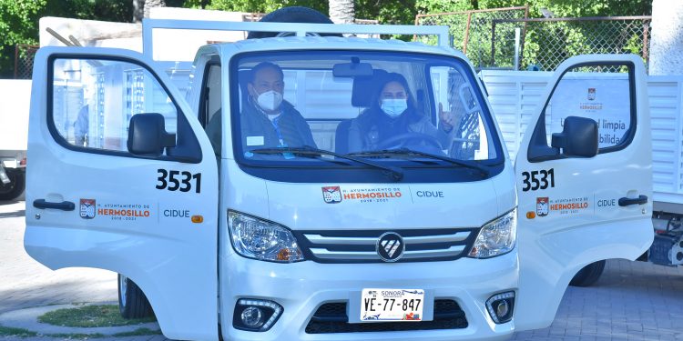Entrega Ayuntamiento tres mini camiones de limpieza a Parques y Jardines
