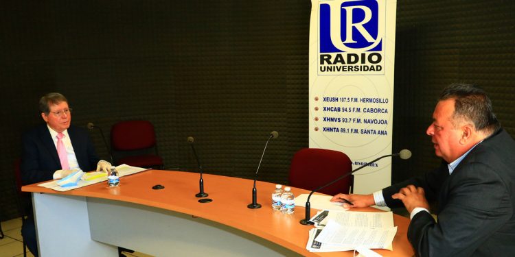 Presenta aspirante a Rectoría, plan de desarrollo en Radio Universidad