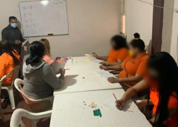 Educación fundamental para reinserción en Ceresos de Sonora