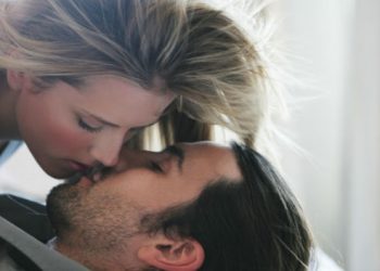 5 beneficios de besar con amor