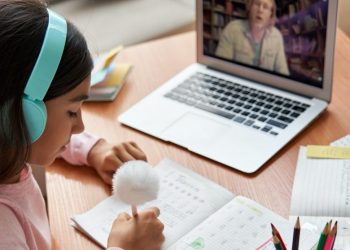 Este lunes reanudan clases a distancia alumnos y docentes de educación Básica