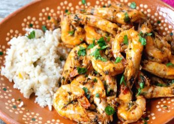 Camarones con ajo, limón y perejil