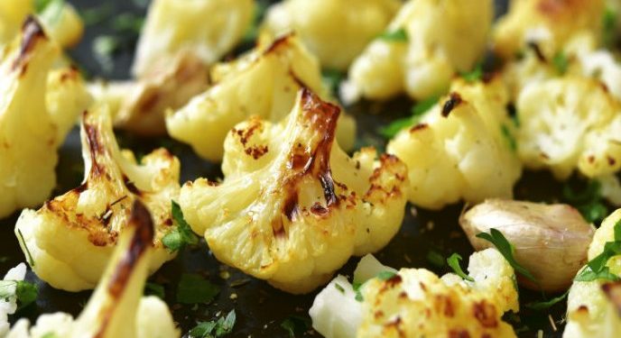 Deliciosa guarnición de Coliflor rostizada con ajo