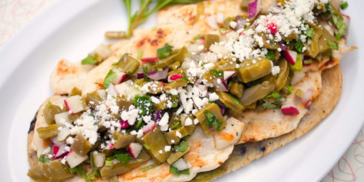 Ensalada saludable de Nopal con Pollo