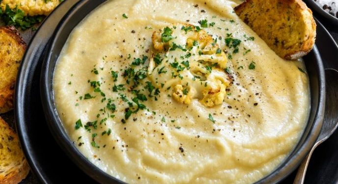 Cremoso hummus de coliflor para un snack saludable y ligero