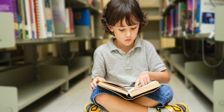 Cómo introducir a un niño a la lectura