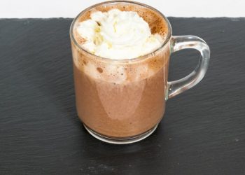 Cómo hacer chocolate caliente a la canela (sin azúcar ni lácteos)