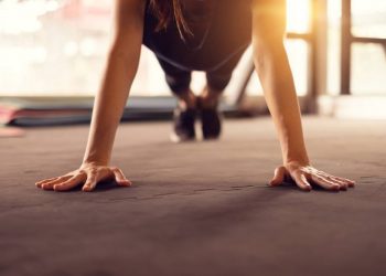 Tailandia castiga con lagartijas a quienes no usan cubrebocas