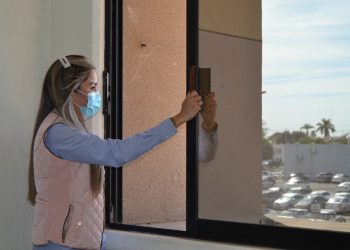 El uso correcto de cubrebocas y ventilación previenen contraer covid-19