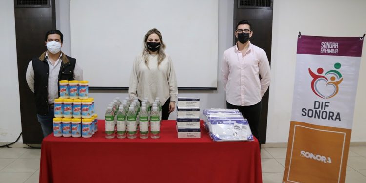 Apoyan con material preventivo a médicos pasantes