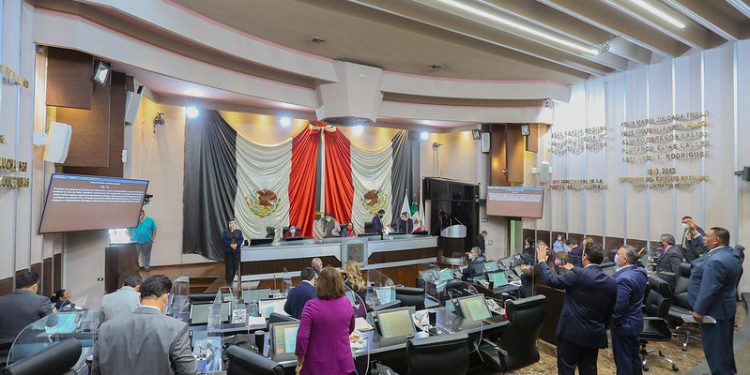 Adelante con iniciativa a favor del desarrollo económico y la generación de empleos