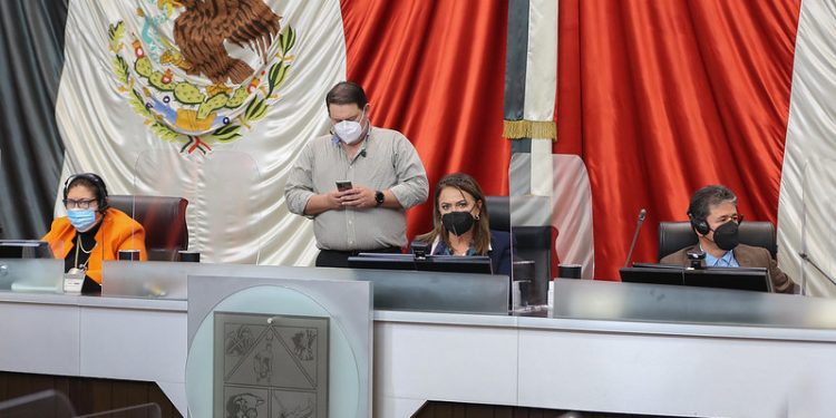 Servidores públicos se capacitaran en lenguaje de señas