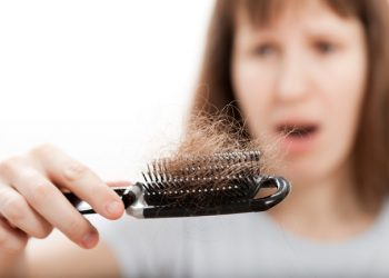 Cómo frenar la caída del cabello con estos sencillos pasos