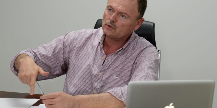 La participación de los Gobiernos en la economía se debe de enfocar en facilitar las cosas