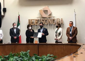 Se registra Ricardo Bours ante el IEE