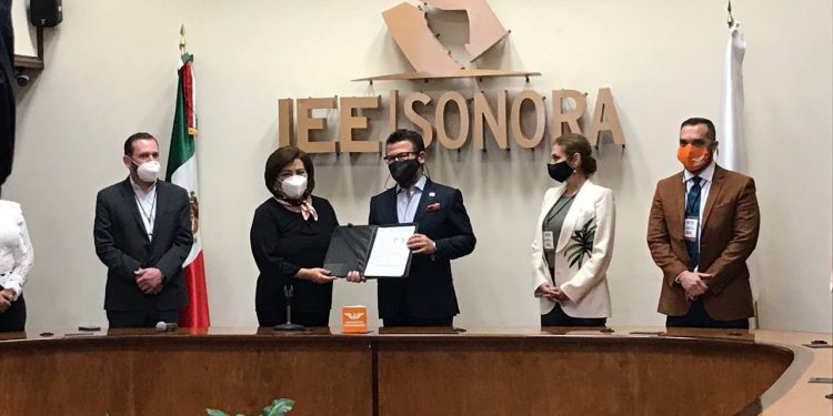 Se registra Ricardo Bours ante el IEE