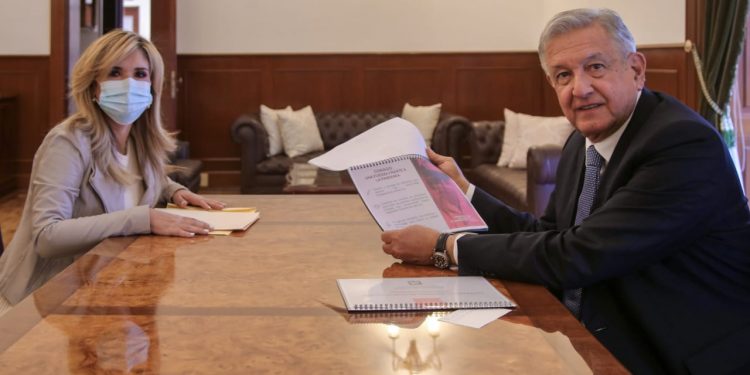 Se reune Gobernadora Pavlovich con AMLO; el tema su plan de trabajo en la Conago