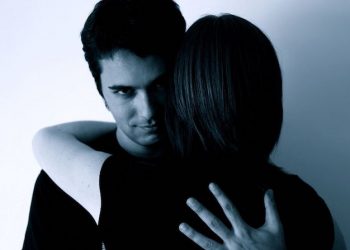 ¿Alguien intenta chantajearte emocionalmente? Estas son las señales