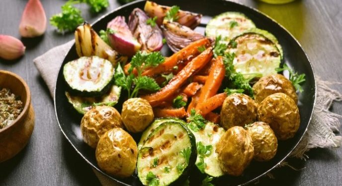 Ensalada de verduras a la parrilla con ajo y limón, ¡lista en 30 minutos!