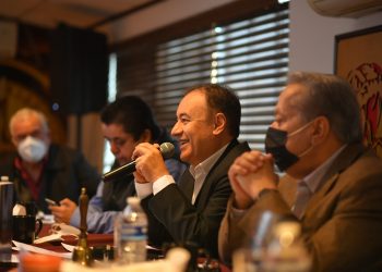 Alfonso Durazo dialoga con periodistas sobre su compromiso social