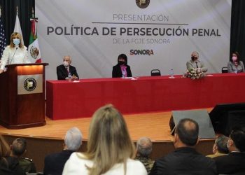 Atestigua Gobernadora presentación de documento de Política de Persecución Penal de la FGJE
