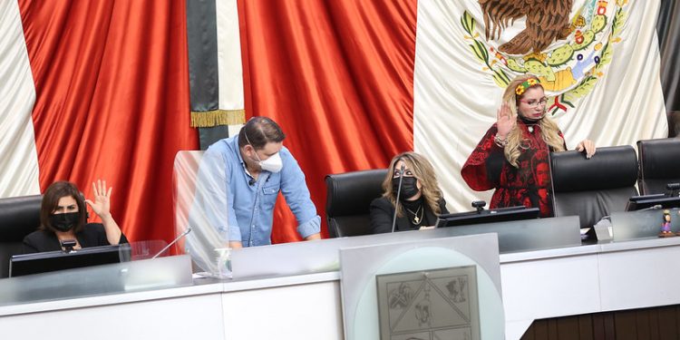 Legisladores aprueban acuerdos en materia de apoyo a mujeres y para protección de escuelas