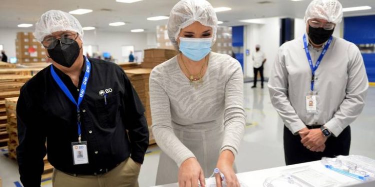 Lo más importante es que se genere inversión, que haya trabajo y que haya certidumbre: Gobernadora