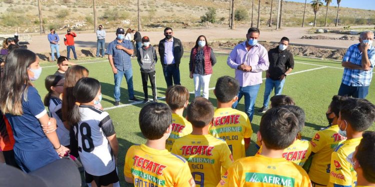 Supervisa Alcaldesa obras de modernización de espacio deportivo