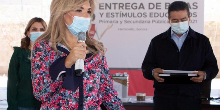 Entregó Gobernadora becas para niñas, niños y jóvenes de primaria y secundaria en Hermosillo