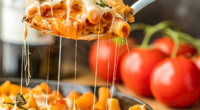 Deliciosa pasta con pollo y parmesano