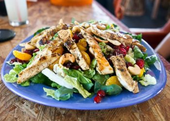 Ensalada de pollo asado con mandarina