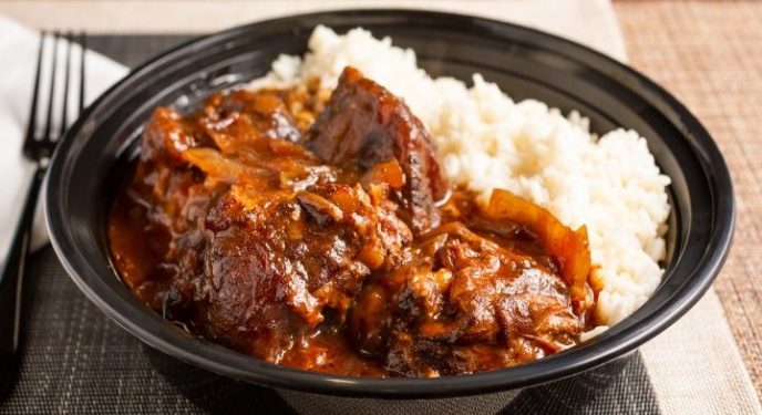 Estofado de cerdo agridulce con azúcar morena