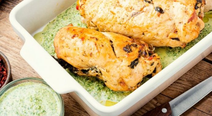 Rollitos de pollo con salsa de cilantro y calabacita