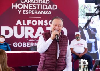 Aulas digitales para jóvenes y niños: Alfonso Durazo