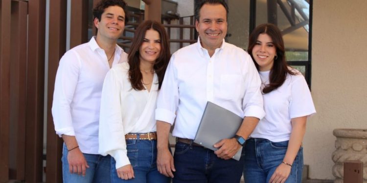 Se registra Antonio Astiazarán para contender por la alcaldía de Hermosillo.