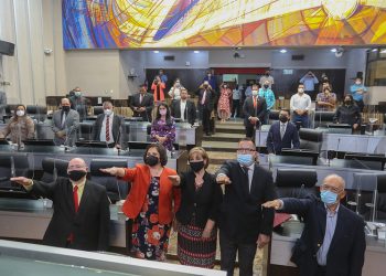 Rinden protesta diputados propietarios